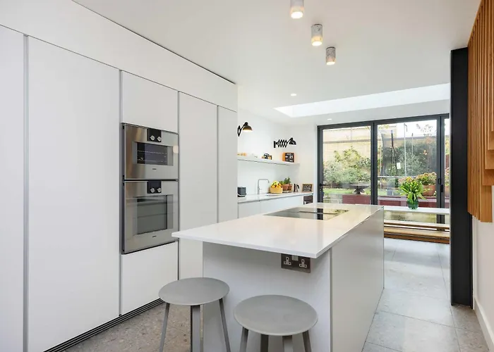 Veeve - The London Fields Family Retreat
